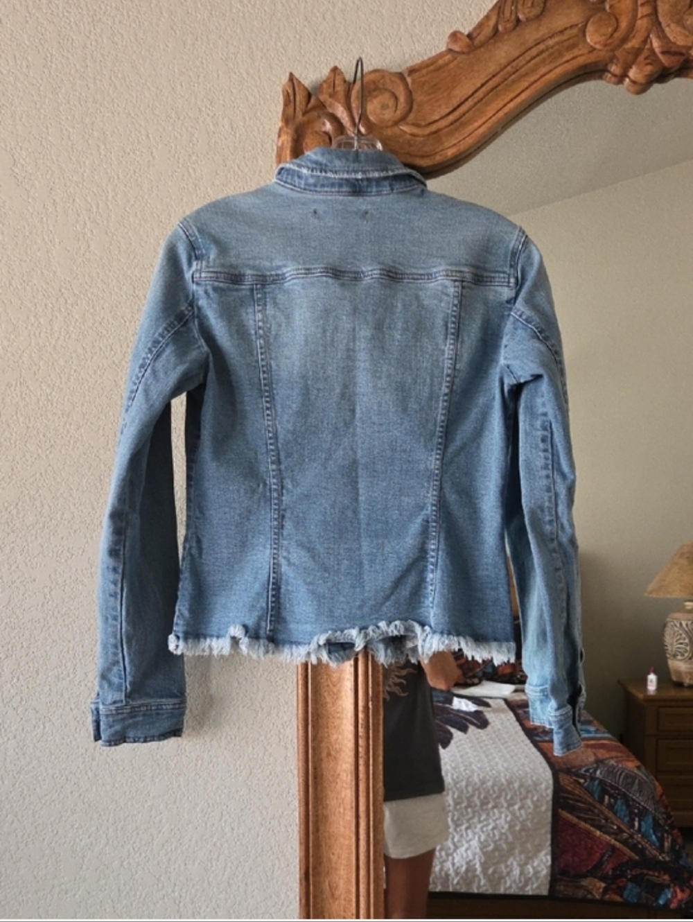 Max Jeans Light Wash Denim Jacket with Frayed Hem - Picture 3 of 7